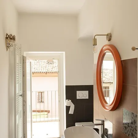 Casa Nin, Storie E In Collina Apartamento